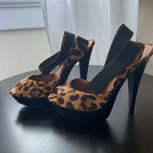 Jessica Simpson leopard print platform heels. (Size 8)